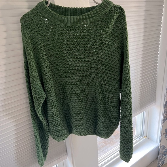 Green Cropped Sweater - Picture 1 of 3